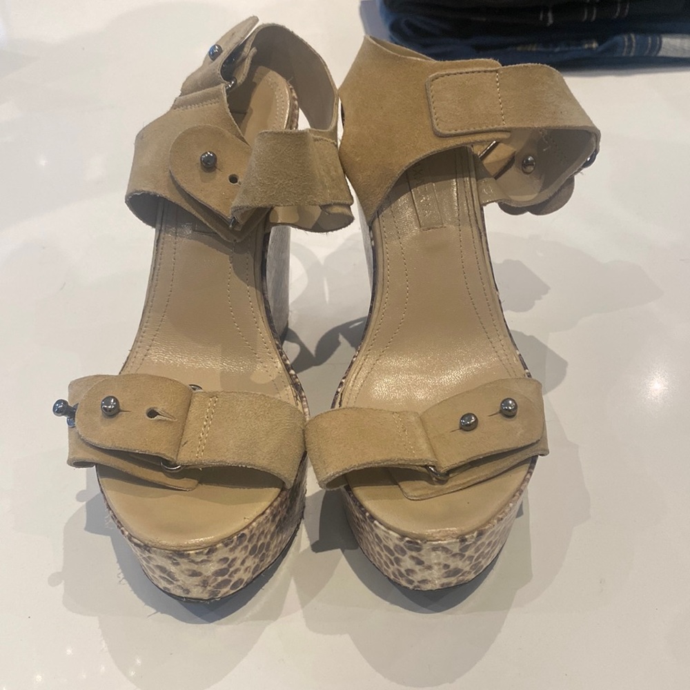 BCBG Maxazria women’s shoes platform